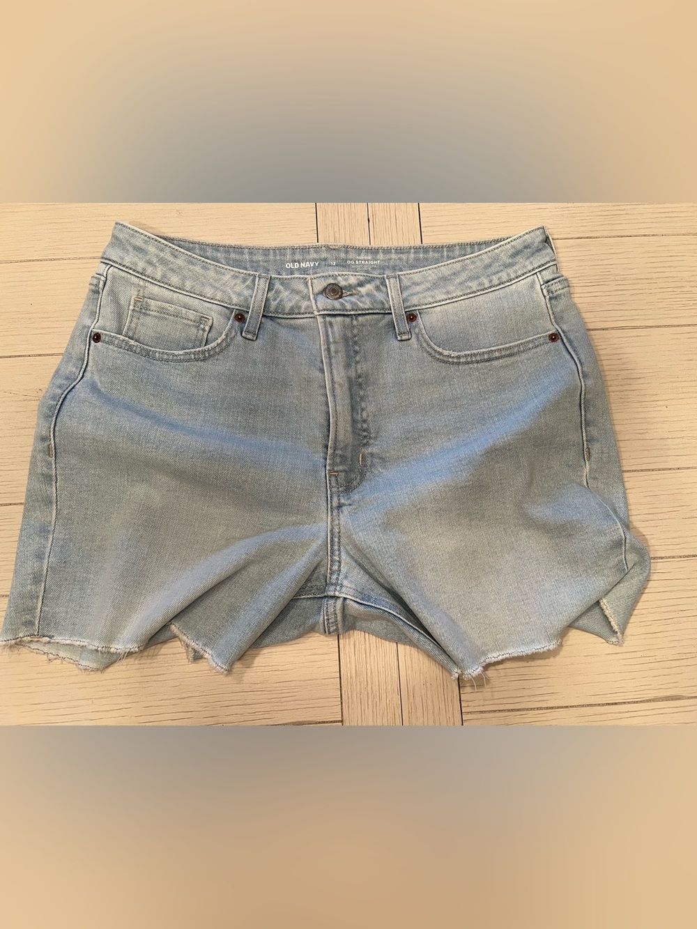 NWOT• Old Navy Light Wash Straight Denim Shorts-NEVER WORN
